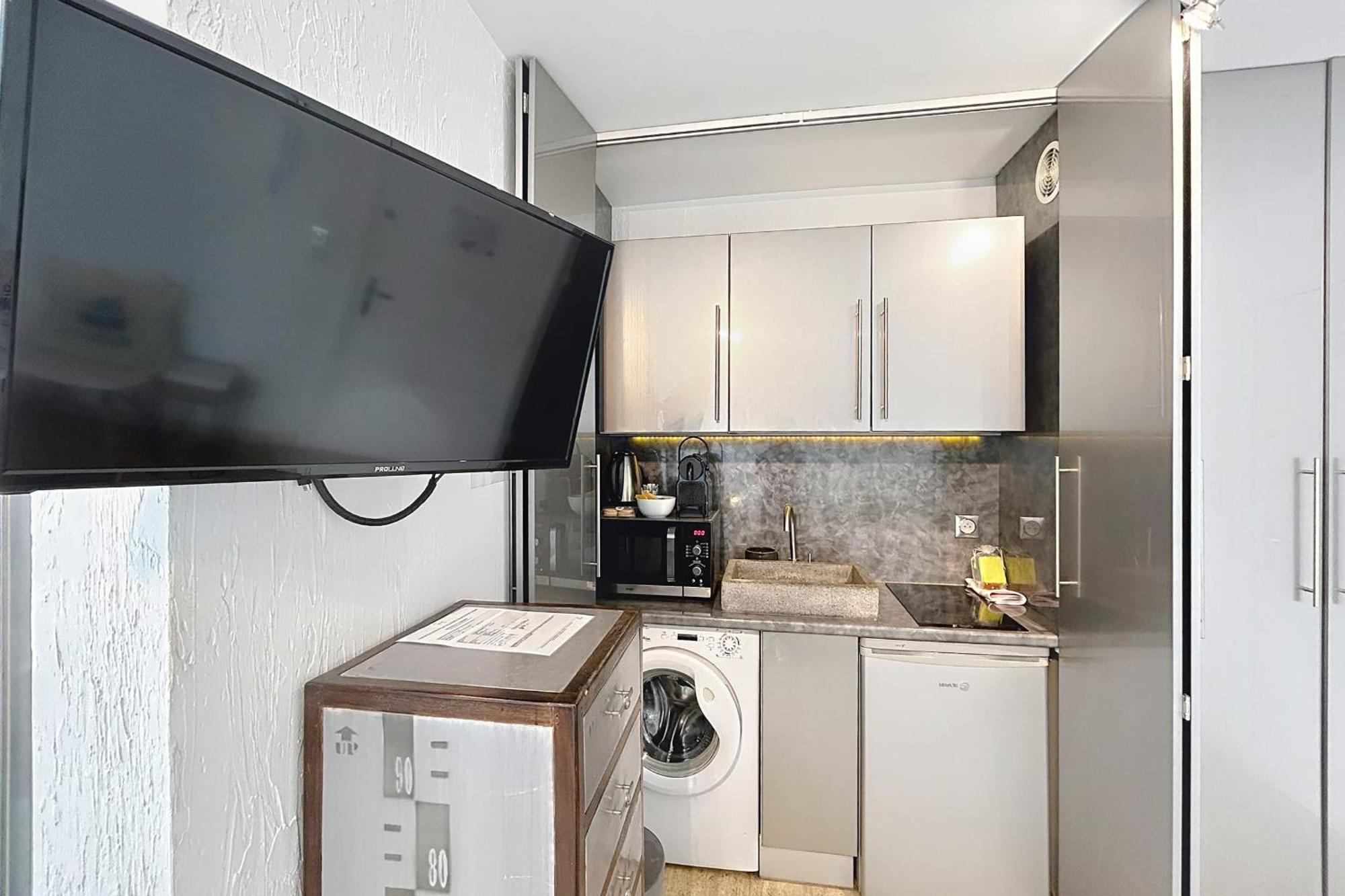 Apartment Modern Balcony In The Center Close To The Beaches *